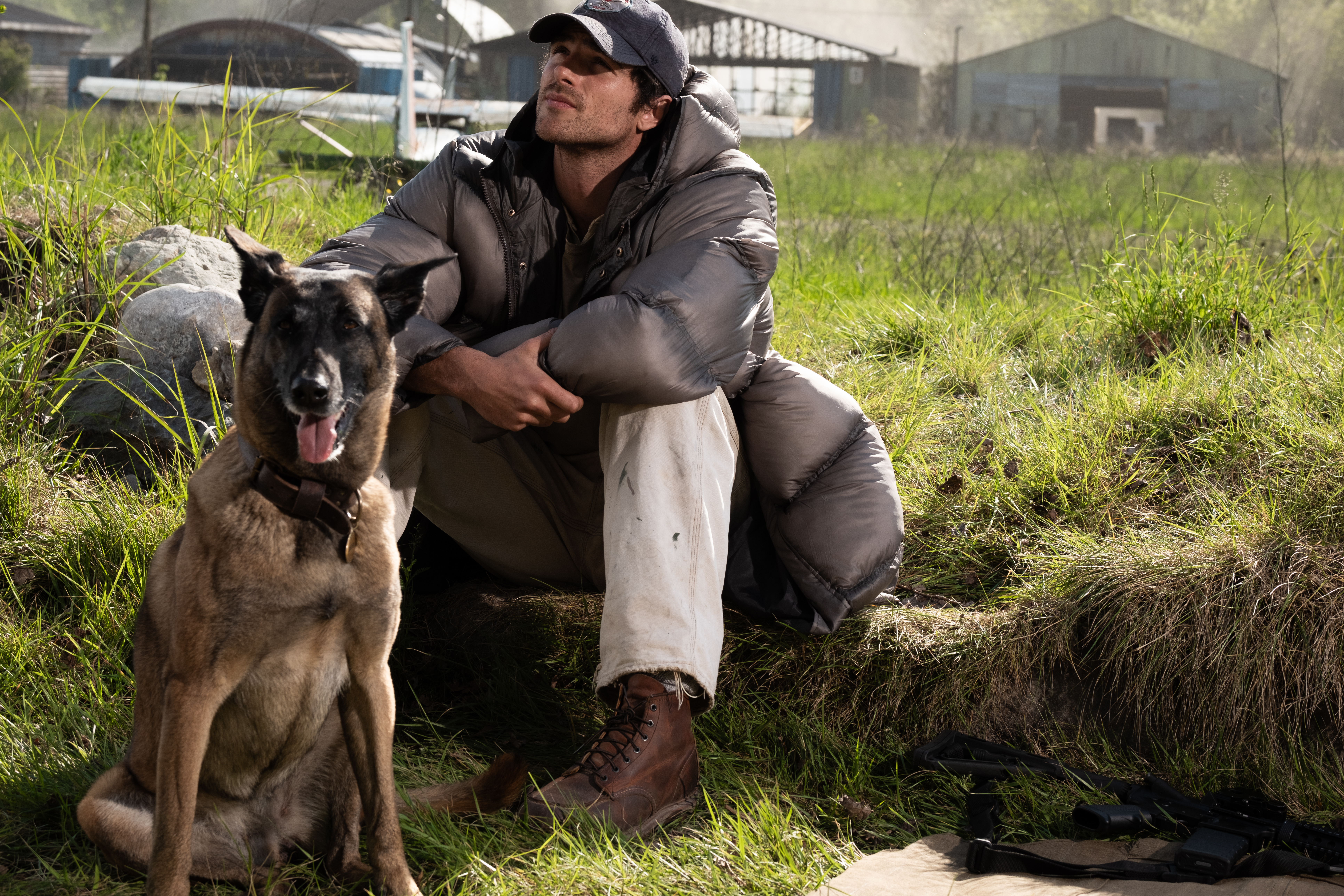 (L-R) Jasper and Jacob Elordi as Hig in 20th Century Studios' THE DOG STARS. Photo by Fabio Lovino. © 2026 20th Century Studios. All Rights Reserved.